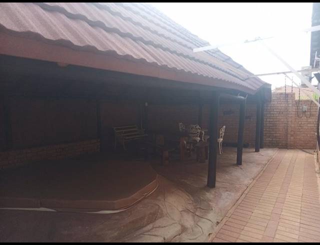 2 BEDROOM TOWNHOUSE FOR SALE IN EIKE PARK